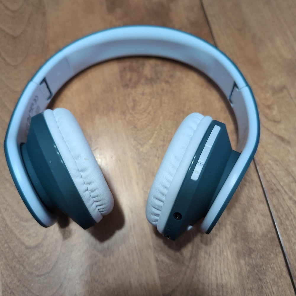 PowerLocus P2 Over-Ear Headphones with Case and Aux Cable